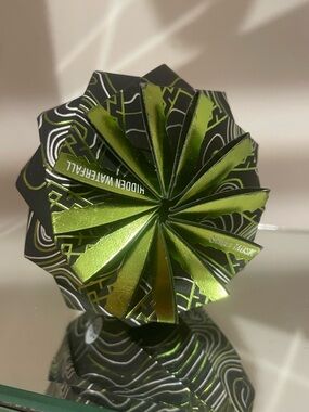 Viori Green Metallic Rice Water Protein Solid Shampoo in Hidden Waterfall